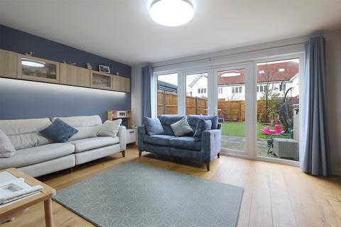 4 bedroom terraced house for sale, Claremont Road, Redhill, Surrey, RH1