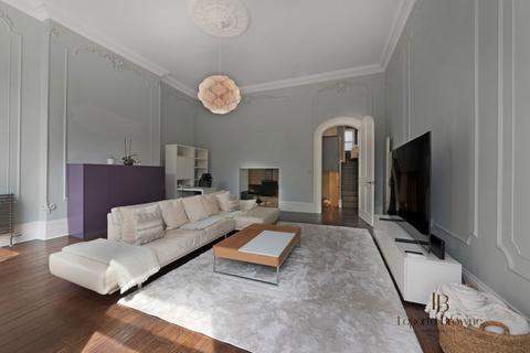 2 bedroom flat for sale, Gloucester Terrace, W2
