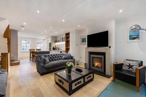 3 bedroom end of terrace house for sale, Forge Lane, Richmond, TW10