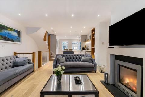 3 bedroom end of terrace house for sale, Forge Lane, Richmond, TW10