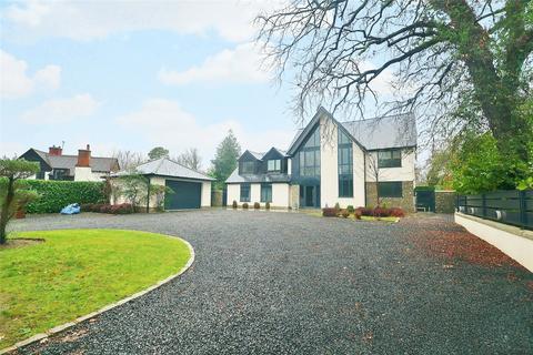 6 bedroom detached house to rent, Sheerwater Avenue, Woodham, Addlestone, Surrey, KT15