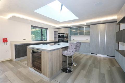6 bedroom detached house to rent, Sheerwater Avenue, Woodham, Addlestone, Surrey, KT15