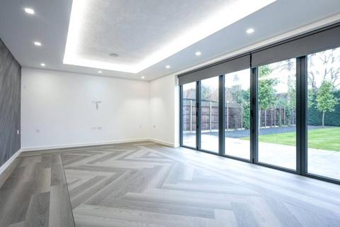 6 bedroom detached house to rent, Sheerwater Avenue, Woodham, Addlestone, Surrey, KT15