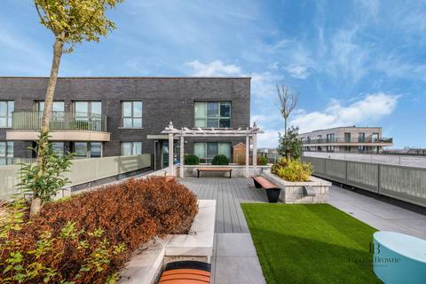 2 bedroom flat for sale, Lysander House, NW10