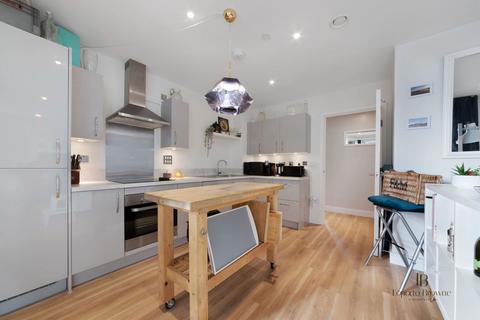 2 bedroom flat for sale, Lysander House, NW10