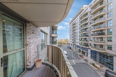 2 bedroom flat for sale, Lysander House, NW10