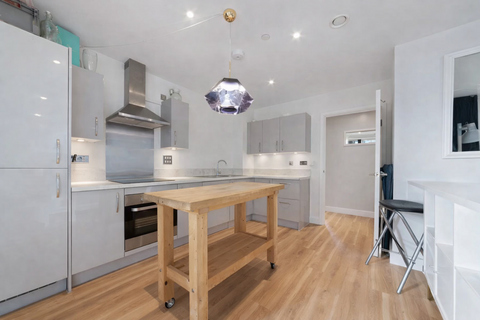 2 bedroom flat for sale, Lysander House, NW10
