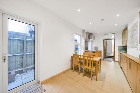 4 bedroom house to rent, Amies Street, London, SW11