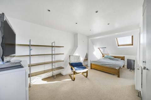 4 bedroom house to rent, Amies Street, London, SW11