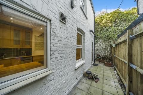 4 bedroom house to rent, Amies Street, London, SW11