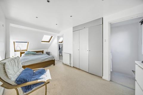 4 bedroom house to rent, Amies Street, London, SW11