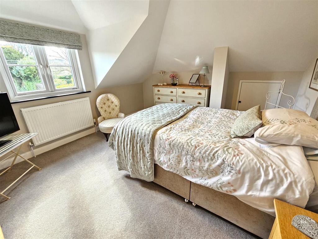 Bedroom 2 (2).jpg