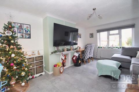 2 bedroom flat for sale, Shaw Close, Cheshunt, Waltham Cros