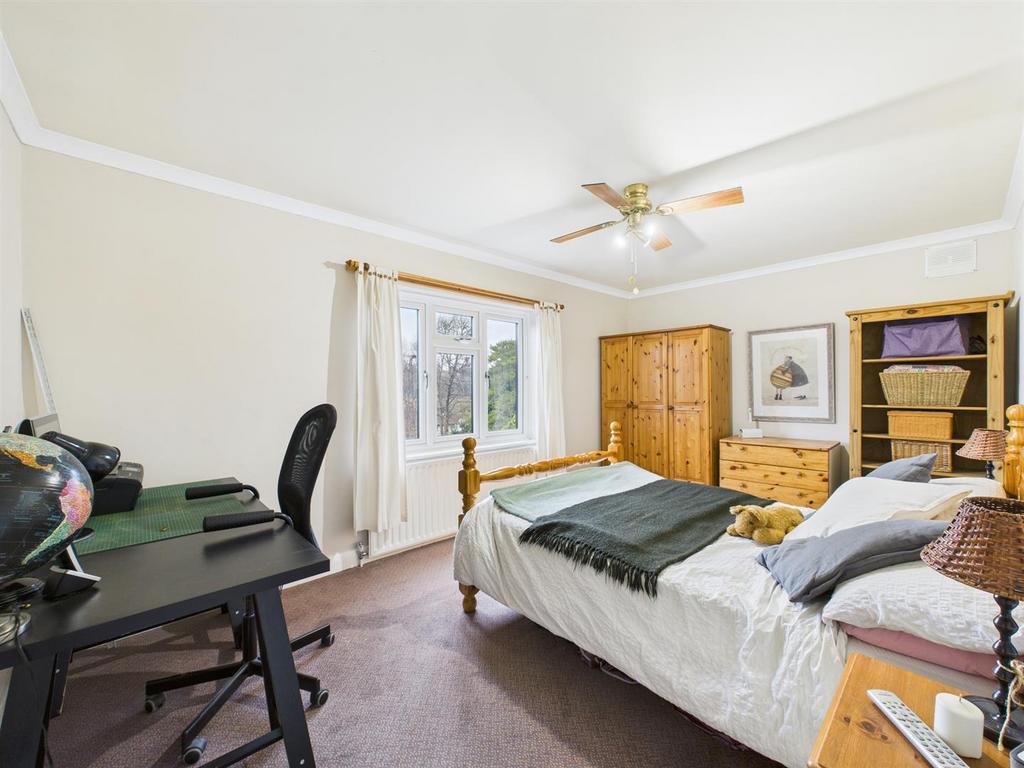 BEDROOM.jpg
