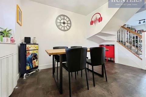 3 bedroom end of terrace house for sale, River Meads, St Margarets