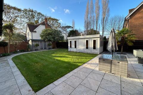 undefined, Horley, Surrey, RH6