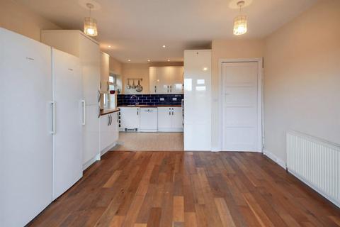4 bedroom semi-detached bungalow to rent, Ladies Mile Road, Brighton