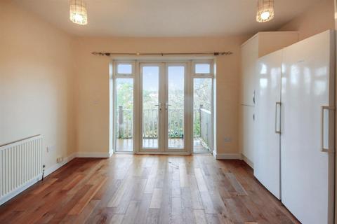 4 bedroom semi-detached bungalow to rent, Ladies Mile Road, Brighton