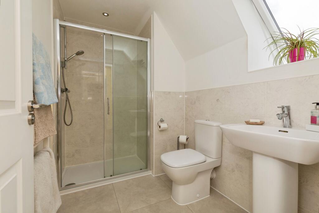 Barley Fields, Thornbury Shower Room.jpeg