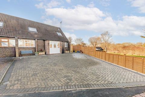 4 bedroom semi-detached house for sale - Arncliffe Drive, Milton Keynes MK13