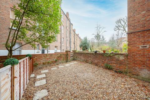 2 bedroom flat for sale, Compayne Gardens, London, NW6