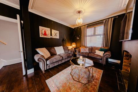 4 bedroom terraced house for sale, Oxford Street, Milton Keynes MK12
