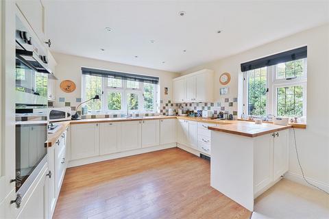 3 bedroom detached house for sale, Glendene Avenue, East Horsley