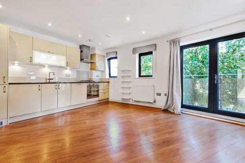 2 bedroom flat to rent, Battersea Park Road, London, SW11