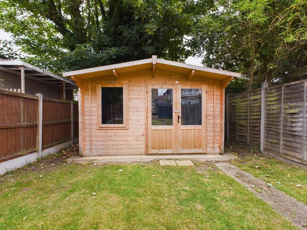 Presented by Clinton at Ewe Move Bexleyheath and Da
