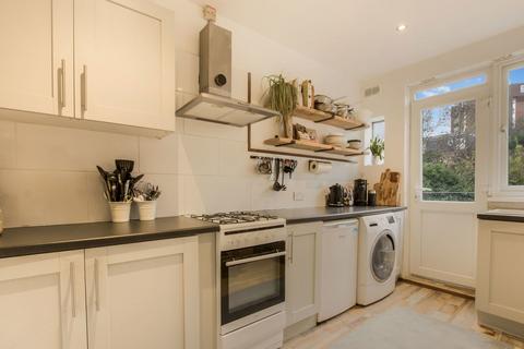 2 bedroom flat for sale, Nether Street, London N3