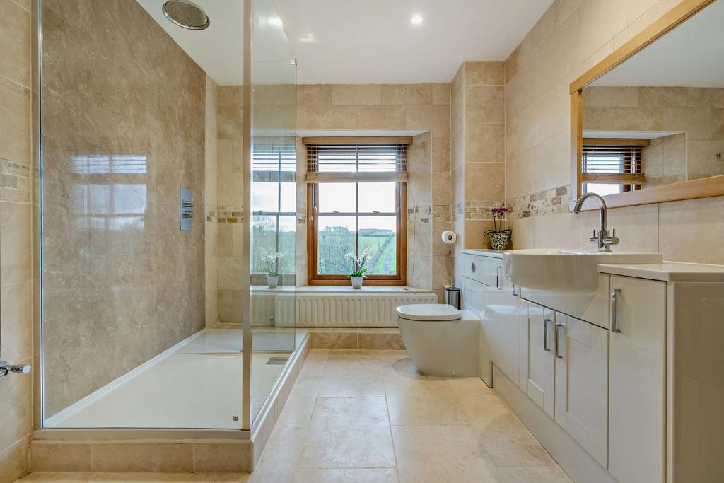 Jack &amp; Jill Ensuite
