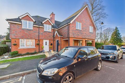 4 bedroom semi-detached house for sale, Gawton Crescent, Coulsdon CR5