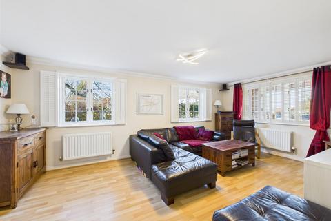 4 bedroom semi-detached house for sale, Gawton Crescent, Coulsdon CR5