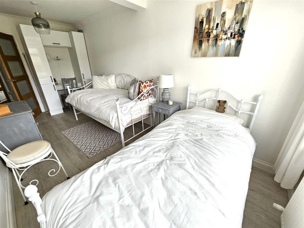 Bed 3.jpg
