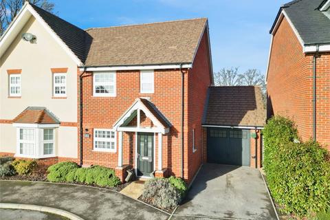3 bedroom semi-detached house for sale - Gale Close, Hampshire GU46
