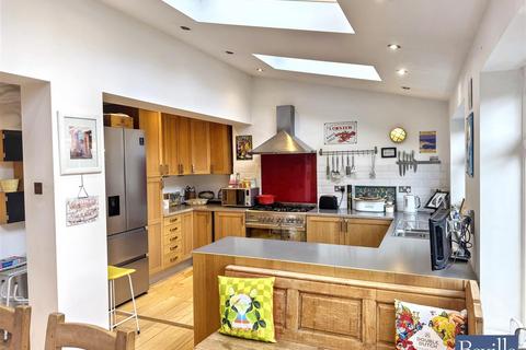 4 bedroom semi-detached house for sale, Mayfield Drive, Reading RG4