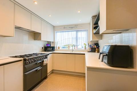 4 bedroom detached house for sale, Marlin Close, Benfleet, SS7