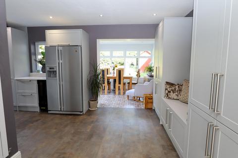 3 bedroom semi-detached house for sale, Auckland Road, Caterham