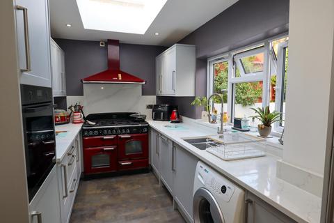 3 bedroom semi-detached house for sale, Auckland Road, Caterham