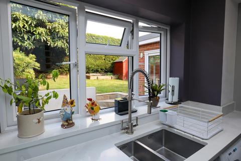 3 bedroom semi-detached house for sale, Auckland Road, Caterham