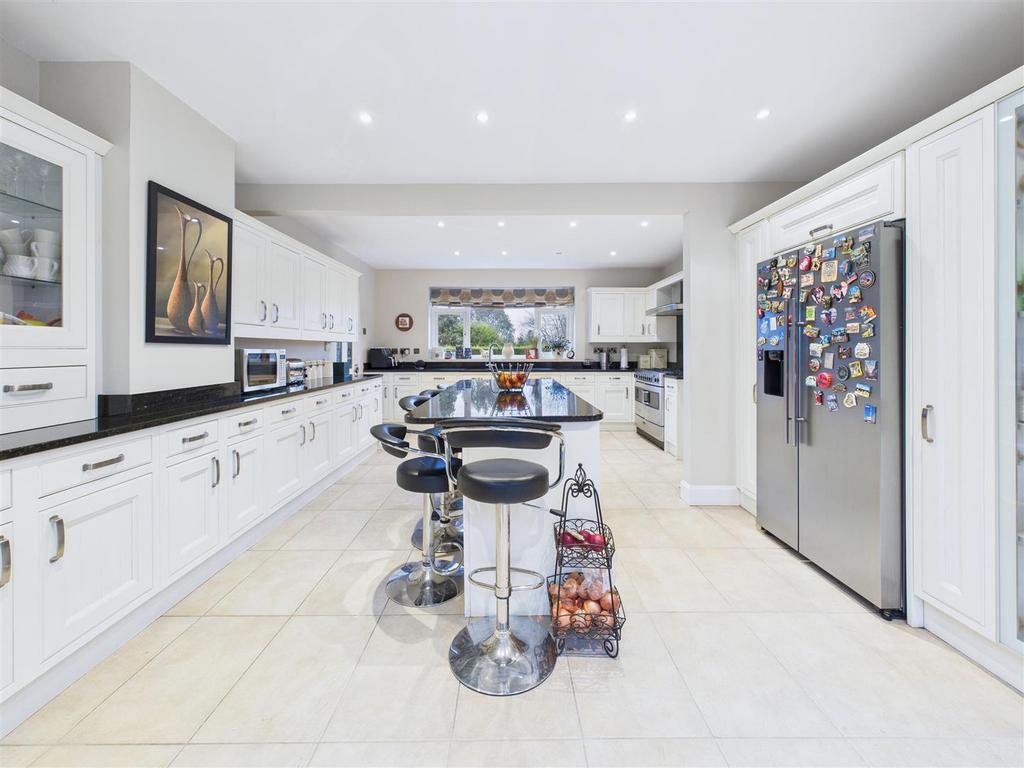 CAM04279 G0-PR0268-STILL016.jpg