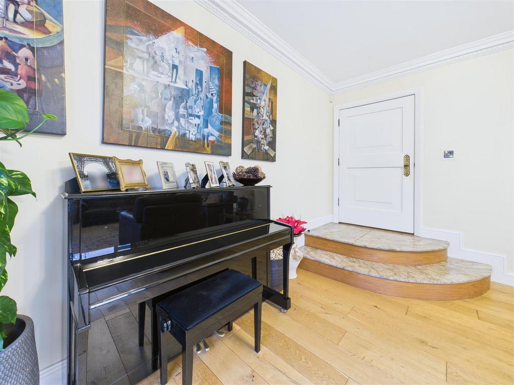 CAM04279 G0-PR0268-STILL007.jpg