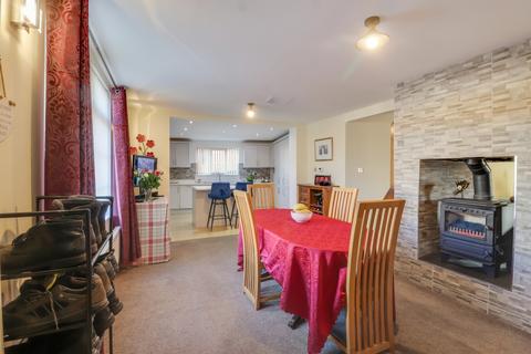 3 bedroom end of terrace house for sale, Thornes Lane, Wakefield, West Yorkshire, WF2