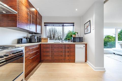 2 bedroom apartment for sale, Low Gosforth Court, Melton Park, NE3
