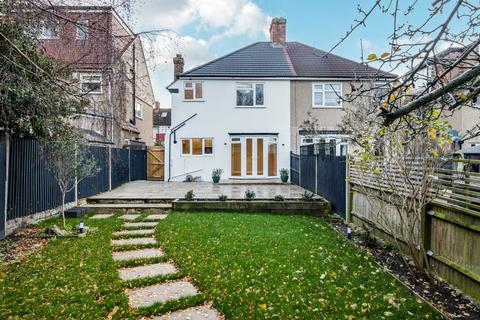 3 bedroom semi-detached house for sale, Wricklemarsh Road, London