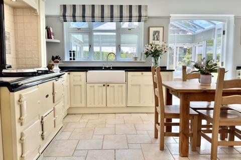 5 bedroom detached house for sale, Rake Lane, Eccleston, Chester CH4 9JN