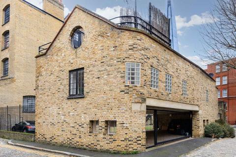 undefined, Ship and Mermaid Row, London Bridge, London, SE1