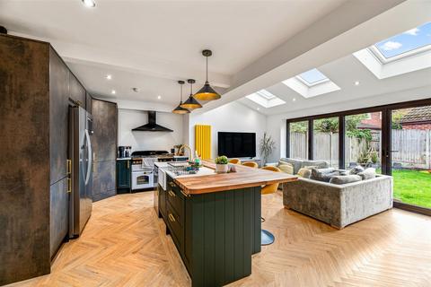 4 bedroom semi-detached house for sale, Ferry Lane, Thelwall, WA4