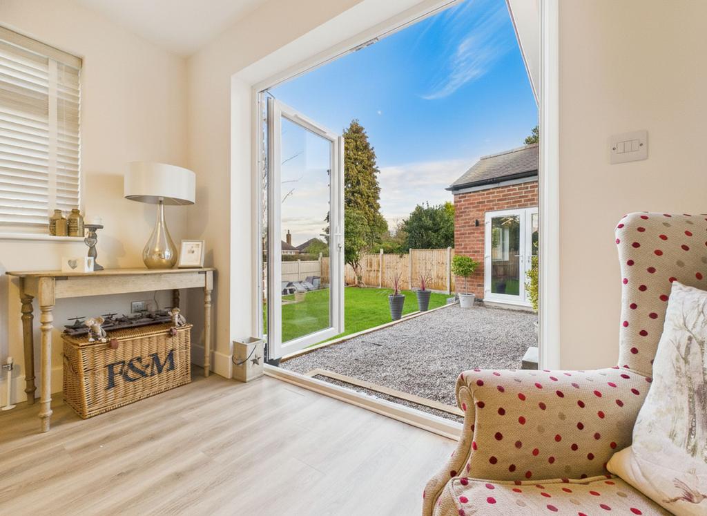 Lounge to Garden