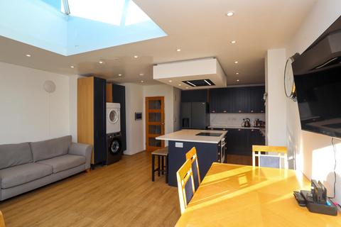 3 bedroom semi-detached house for sale, The Crossways Coulsdon